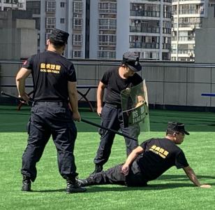 隊員防暴訓(xùn)練